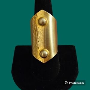 NISSA Matte Goldtone Hammered Art Deco Atomic Brutalist Statement Ring Size 7.75